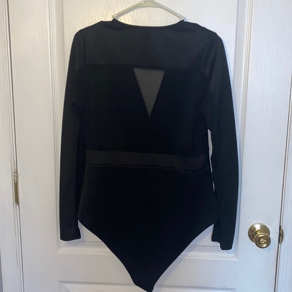 Black mesh body suit/xl/deep v/never worn - Picture 3 of 5